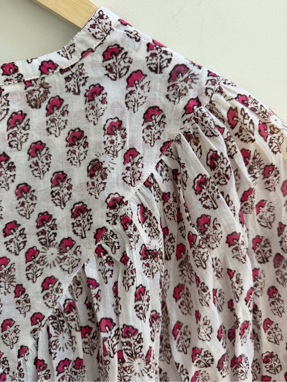 M.A.B.E. White Floral Button-Front Blouse with Pink Print SIZE SMALL- NWOT - Picture 5 of 6